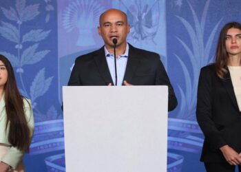 Delegación del Gobierno de Maduro rechaza revertir la inhabilitación de María Corina Machado