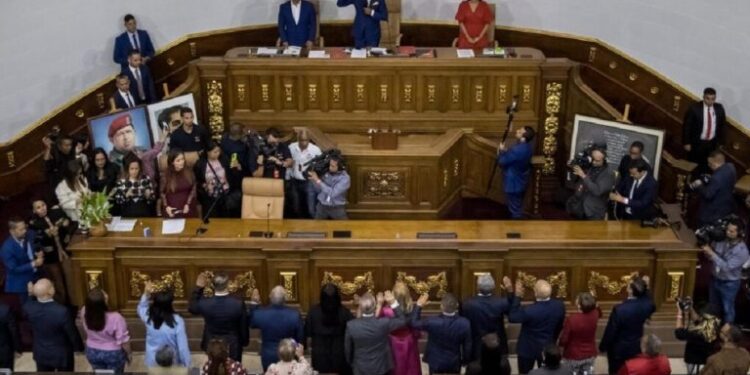 Chavismo dice que la Asamblea Nacional prepara una severa ley para fiscalizar las ONG