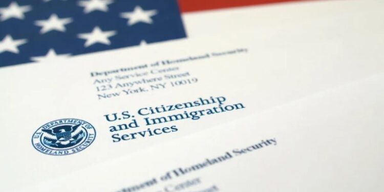 Estados Unidos anuncia un aumento de tarifas para ciertos trámites migratorios