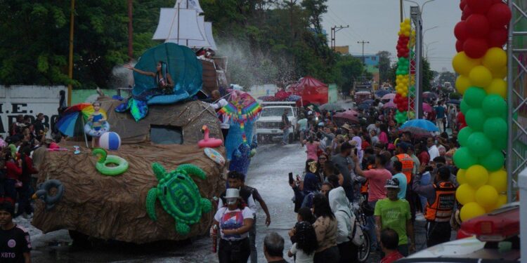 Alcalde Fuenmayor celebró Gran Desfile del Carnaval Comunitario Valencia 2024