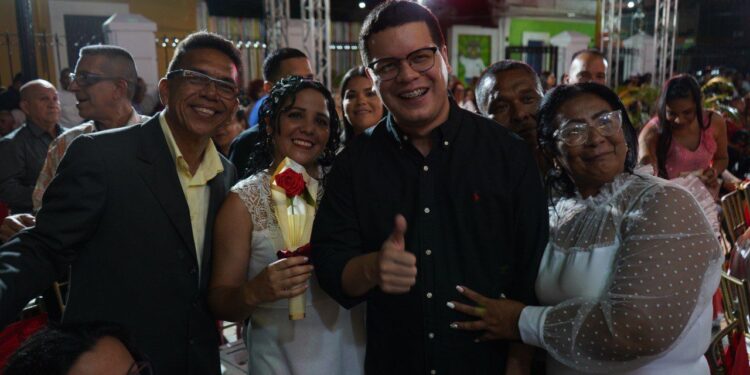 Alcalde Fuenmayor celebró Matrimonios Colectivos con más de 100 parejas en el Teatro Municipal de Valencia