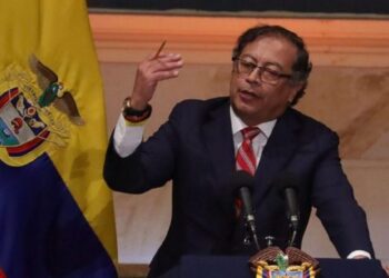 Petro pide elecciones libres para Venezuela y culpa a EE UU de la crisis