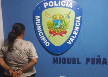 Polivalencia aprehendió a una mujer por hurto en local comercial en la avenida Aranzazu