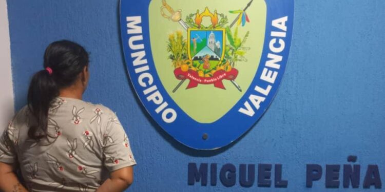 Polivalencia aprehendió a una mujer por hurto en local comercial en la avenida Aranzazu