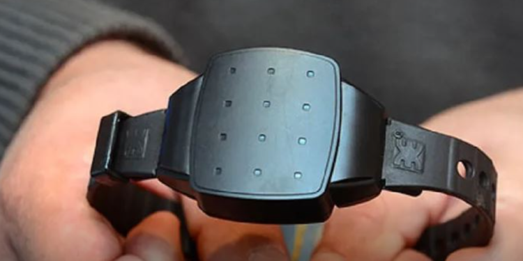Justicia venezolana prevé el uso «masivo» de brazaletes electrónicos para cumplir condenas en casa