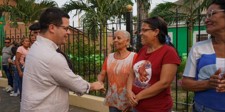 Alcaldía reinauguró plaza La Glorieta de la parroquia San Blas en Valencia