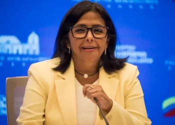 Delcy Rodríguez acusa a EE UU de cometer un «genocidio económico y social» contra Venezuela