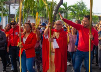 Johan Castañeda celebró junto a fieles guacareños el Domingo de Ramos