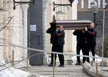 Los rusos desafiaron el miedo y asistieron en masa al funeral de Navalny