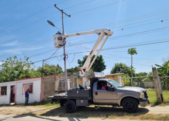 Alcaldía de Los Guayos instaló veinticuatro luminarias en el sector 23 de Enero