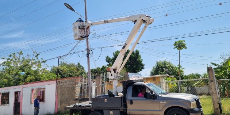 Alcaldía de Los Guayos instaló veinticuatro luminarias en el sector 23 de Enero