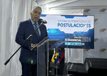 Martínez a miembros de mesa: Tienen la enorme responsabilidad de garantizar el cambio en Venezuela