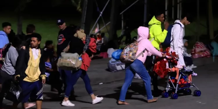 Unos 87 mil 800 migrantes, la mitad venezolanos, cruzaron Honduras entre enero y febrero