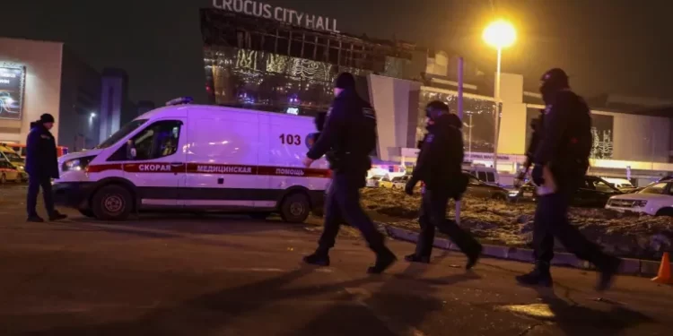 Número de muertos por ataque terrorista en Moscú subió a 60