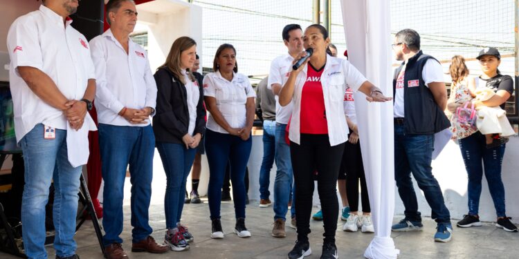 Coca-Cola Femsa de Venezuela reinaugura cancha de usos múltiples en la parroquia Filas de Mariche