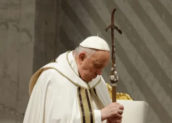 El vía crucis del papa Francisco ante la locura de la guerra y la violencia contra las mujeres