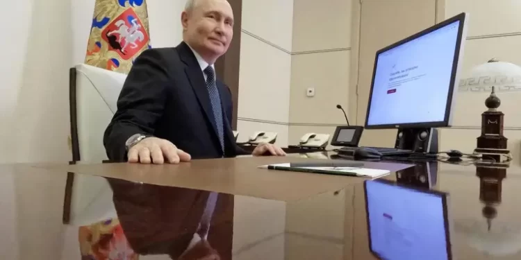 Putin seguirá en el Kremlin hasta 2030 tras lograr un histórico 87,5 % de los votos