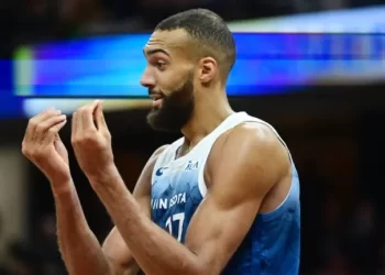 La NBA multa con 100.000 dólares a Gobert por una polémica con las apuestas de fondo