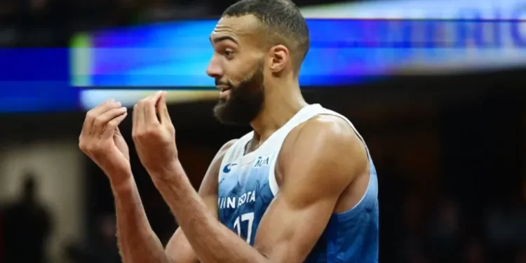 La NBA multa con 100.000 dólares a Gobert por una polémica con las apuestas de fondo