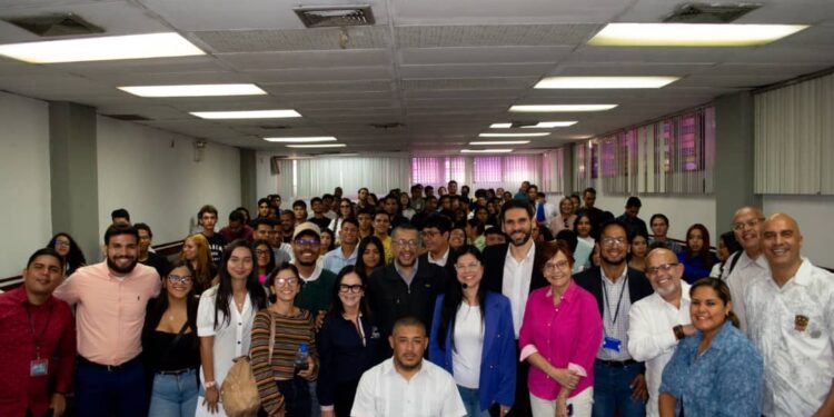 Realizan conferencia: Liderazgo Juvenil en la UC La Morita en Maracay