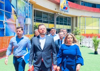 Ecarri tras inscribirse en el CNE: «Produciremos el cambio político más importante de la historia de Venezuela»