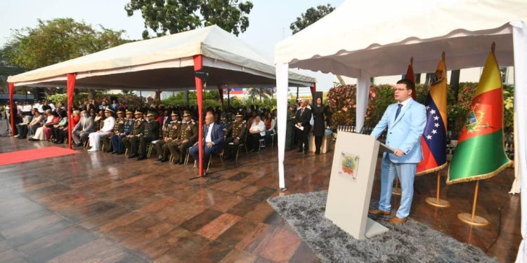 Alcalde Fuenmayor celebró los 469 años de fundación de la ciudad de Valencia con parada militar y ofrenda floral