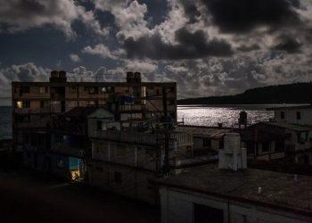 Cuba «completamente afectada» por apagones, admite ministro