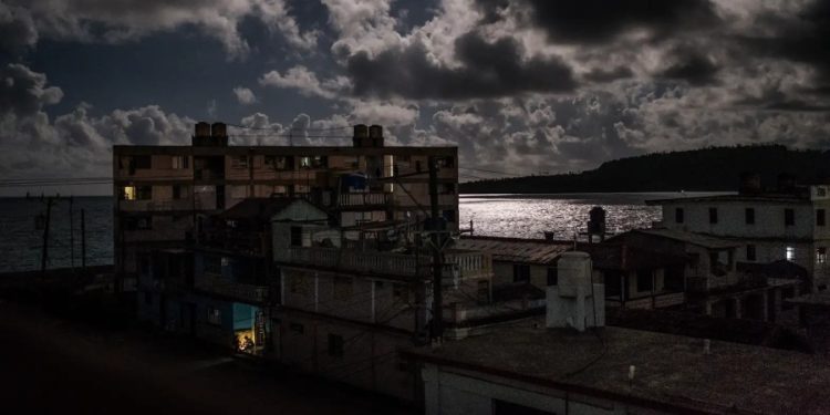 Cuba «completamente afectada» por apagones, admite ministro