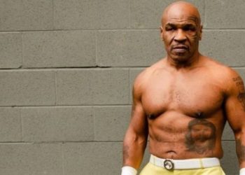 Mike Tyson muestra su poderío en entrenamiento para enfrentar a Jake Paul