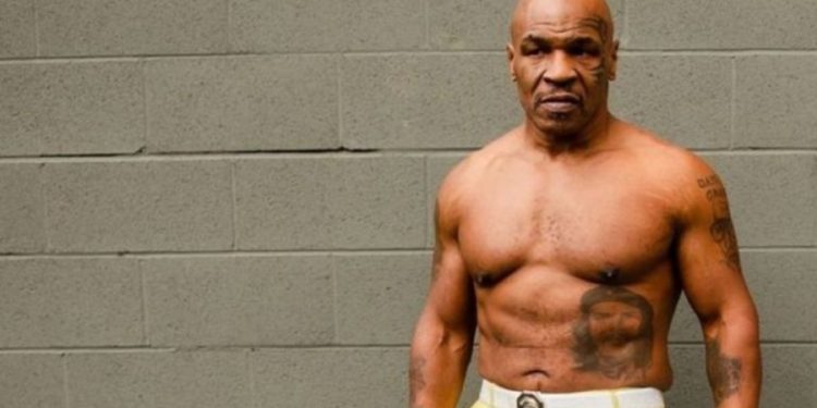 Mike Tyson muestra su poderío en entrenamiento para enfrentar a Jake Paul