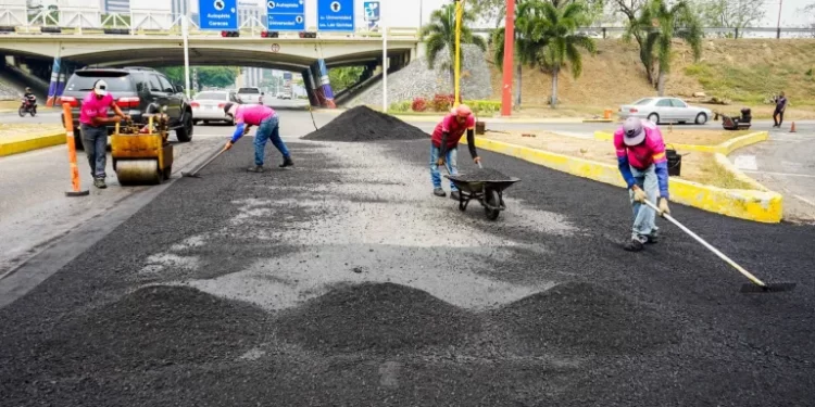 Aplicadas 750 toneladas de asfalto en Mañongo en el primer trimestre