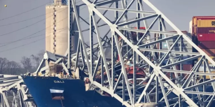 Biden acudirá a Baltimore el viernes para observar las labores de recuperación del puente