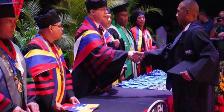 Convenio Alcaldía de Valencia y UNES profesionalizó a 144 funcionarios policiales