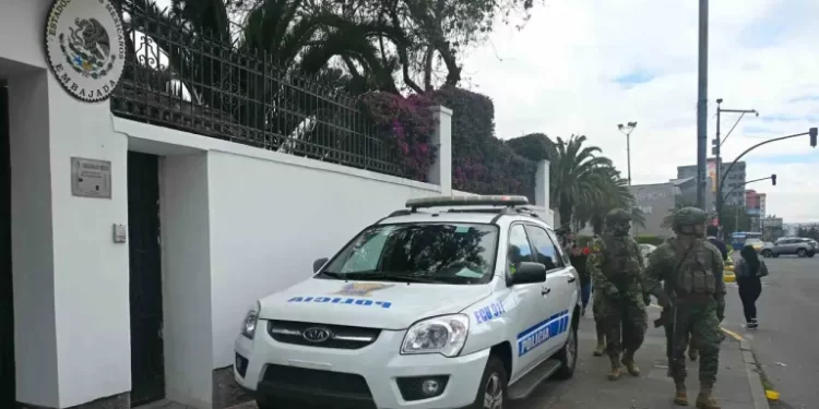 Ecuador alega lucha contra la corrupción por caso de Embajada mexicana
