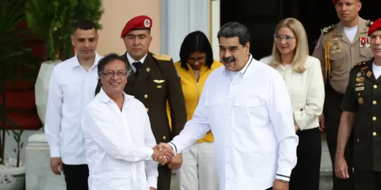 Maduro recibirá a Gustavo Petro este martes en Caracas