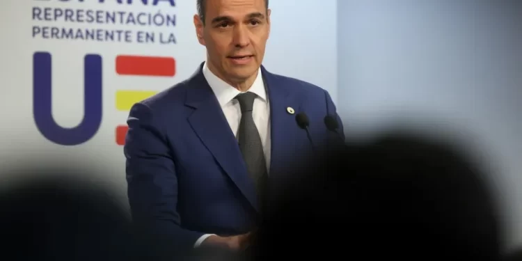 Pedro Sánchez hace un alto para pensar en su renuncia a la Presidencia