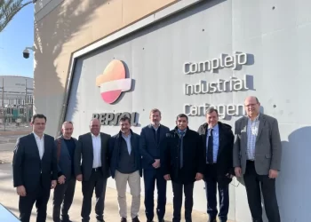 Pdvsa y Repsol acuerdan ampliar la explotación de campos en una empresa petrolera conjunta