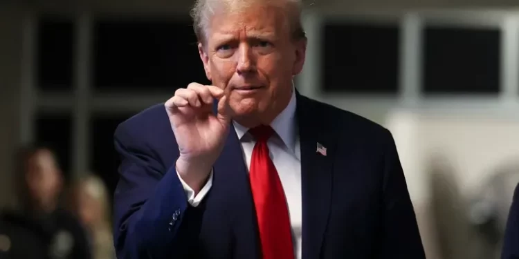 Juez pospone posible castigo a Trump por violar la “orden mordaza”