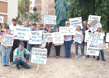 Plataforma El País de Todos y Creemos Alianza Ciudadana en Carabobo realizaron pancartazo para incentivar el voto