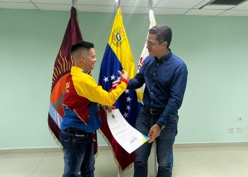 Alcalde León Jurado otorga Botón Honor ciudad de San Diego al atleta José Andrés Scarpitta Quintero