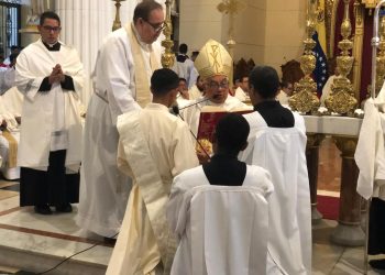 Iglesia católica en Valencia celebró ordenación sacerdotal y diaconal