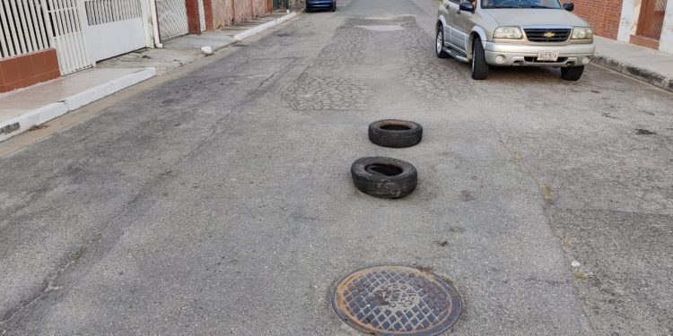 Vecinos de la urbanización La Begoña piden reparación de calle
