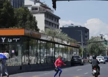 Crisis energética en Ecuador: Noboa suspende jornada laboral por dos días