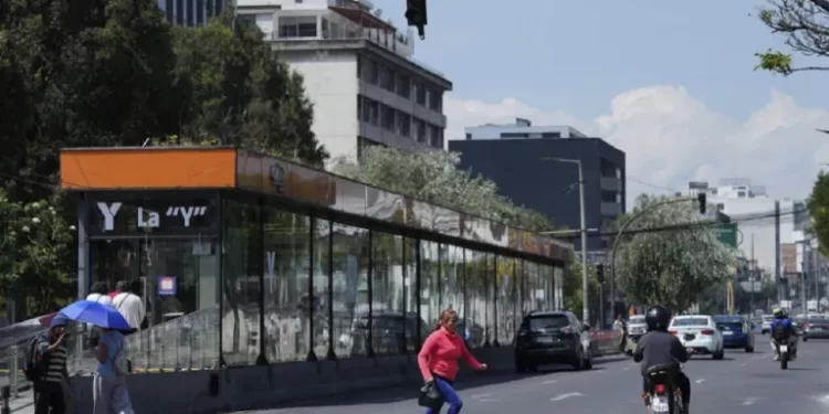 Crisis energética en Ecuador: Noboa suspende jornada laboral por dos días