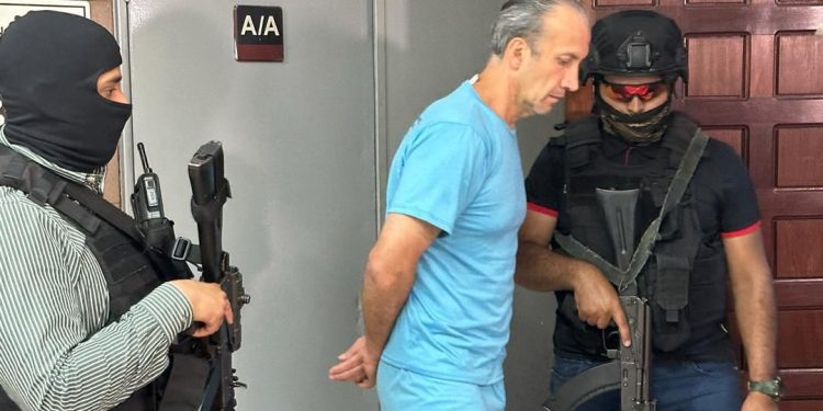 Trasladan esposado a tribunales a Tareck El Aissami y lo imputan por Traición a la Patria