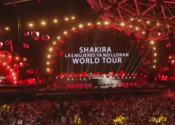 Shakira anuncia su nueva gira en Coachella durante su aparición sorpresa con Bizarrap