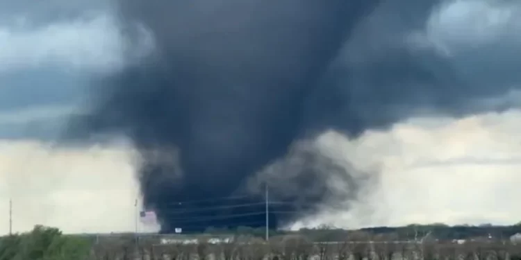 Tornados causaron destrucción y dos muertes en Oklahoma