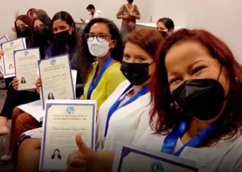 Un 70 % de los profesionales universitarios venezolanos en Uruguay no revalidaron título