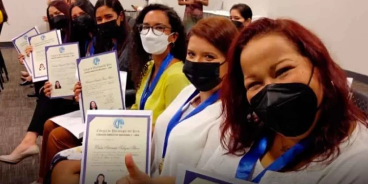 Un 70 % de los profesionales universitarios venezolanos en Uruguay no revalidaron título