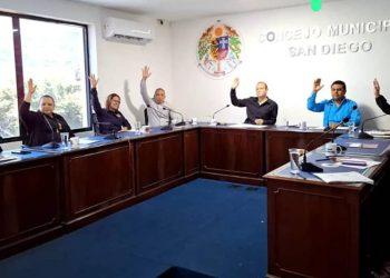 Concejales de San Diego aprueban aumento salarial y «bono especial San Diego Visión Inteligente